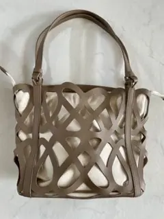 【美品】しまむら　カットワークバック　ベージュ