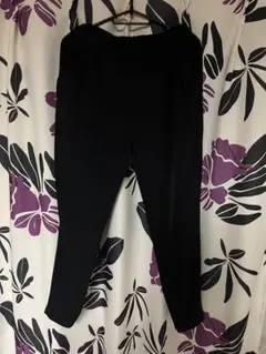 ユニクロ　テーパードパンツ　黒