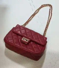 赤 レッド キルティング ショルダーバッグ ハンドバッグ ゴールド金具 チェーン