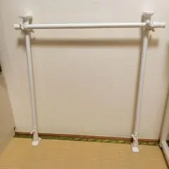 調整可能なホワイト突っ張り棒