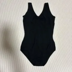 黒いVネックノースリーブレオタード