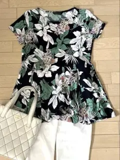 花柄　半袖　フレアーチュニック