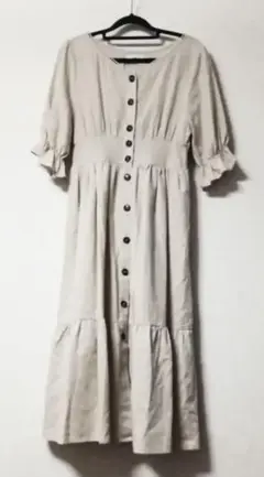 ベージュ ボタン付き ロングワンピー
