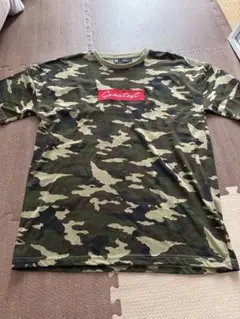迷彩柄のTシャツ