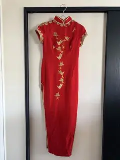 赤いチャイナドレス 金色刺繍