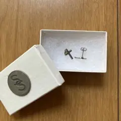 サムスミス　SAM SMITH ツアーグッズ　クロス型ピアス