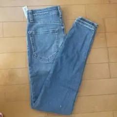 新品未使用タグ付き　スキニーストレートストレッチデニム　W25