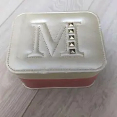 LAZY SUSAN Mロゴ アクセサリーケース