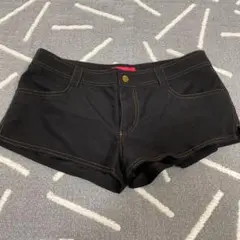 水着、ショートパンツ