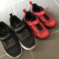SKECHERS ブラックスニーカー　レッドスニーカーセット