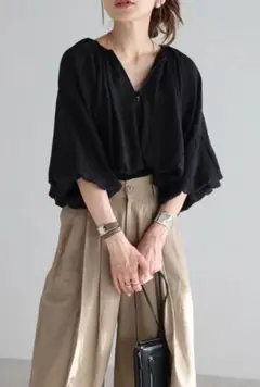 Bonjour Sagan フロントジップボリュームショートブラウス