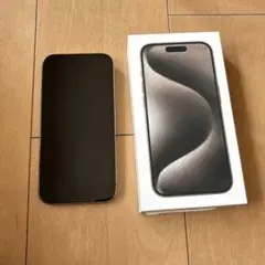 iPhone 15 pro 256GB SIMフリー　画面は純正新品