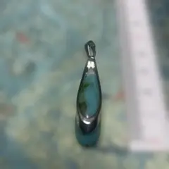 天然石の流線型ペンダント