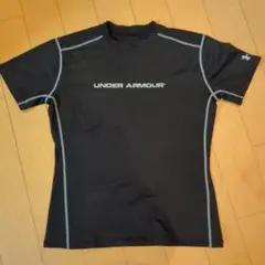 UNDER　ARMOR　Tシャツ