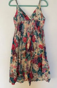 レトロガール花柄ノースリーブひざ丈ワンピース