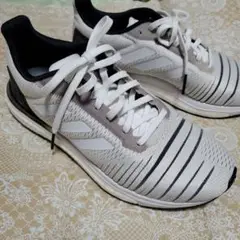 adidas アディダスのスニーカー 23㎝