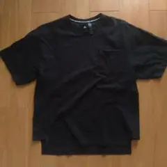 adidas ブラック ポケット Tシャツ