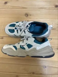 NIKE ウィメンズ テック ヘラ