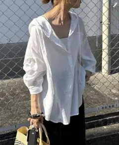 isook フード付きホワイトシャツ