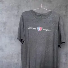【DIST RICT】FREEDOM FITNESS Tシャツグレー　XL 古着