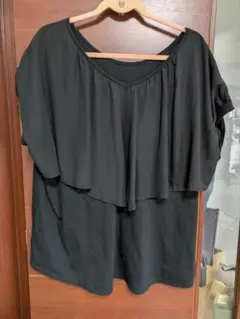 ルーズフィット 黒シャツ 半袖