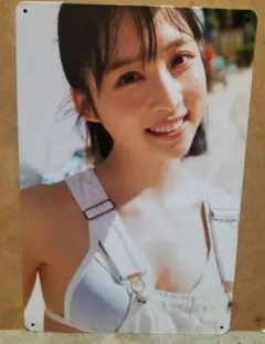ブリキ看板　　女性Yui新品
