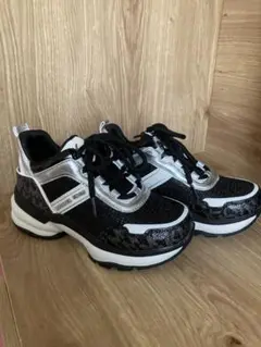 新品　マイケルコース　キッズスニーカー
