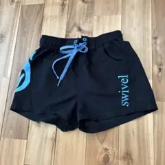 スイベルロゴ入り　黒ハーフパンツ