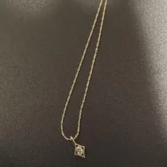 ダイヤ型ネックレス