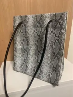 ヘビ柄トートバッグ　ショルダー