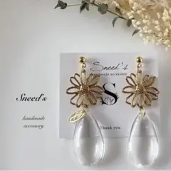 ▪ゴールドフラワーチャーム×アクリル雫チャーム×メタルチャームピアス／イヤリング
