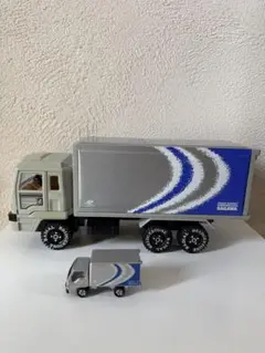 佐川急便トミカとデカい佐川くん