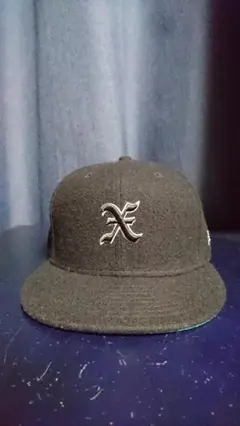 GOD SELECTION XXX × NEW ERA 59FIFTY キャップ