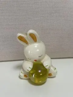 ウサギの陶器製置物