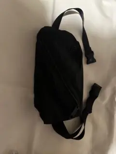 Lululemon 黒のボディバッグ・ウエストポーチ