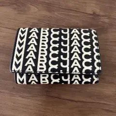 MARC JACOBS 三つ折り財布 ロゴプリント
