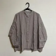 シャンブル　ストライプ柄　バンドカラーシャツ　ブラウン