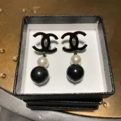 CHANEL シャネル ブラック黒 ココマーク 揺れるピアス ホワイトパール