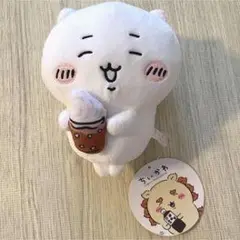 飲み物を持ったホワイトぬいぐるみ