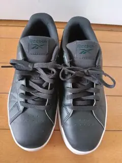 【24.5CMの方向け】Reebok ローカットスニーカー（ダークグレー）