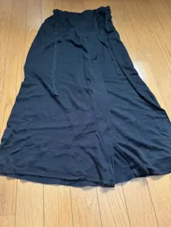 Permanente ISSEY MIYAKE 黒 スリット入り ロングスカート