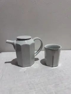 角掛政志　陶器製 白い急須 木製ハンドル　土瓶 白 急須／ 角掛政志／53 - 木と根 kitone