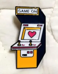 GAME ON ピンバッジ