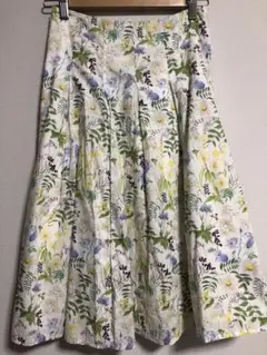 green label relaxingボタニカル　リバティ　花柄スカート