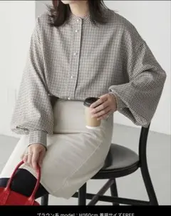 ボンルシール　パールボタンボリュームスリーブバンドカラーシャツ