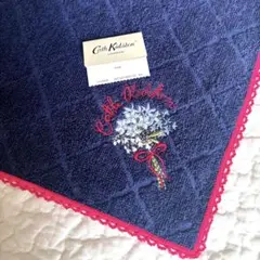 Cath Kidston 花束刺繍 タオルハンカチ　ネイビー