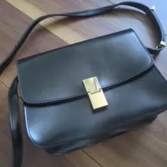 ブラックレザーショルダーバッグ