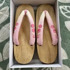 レディース　ピンク花柄刺繍下駄　フリーサイズ【箱無し】