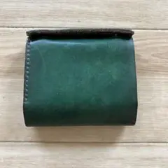 緑色レザー二つ折り財布