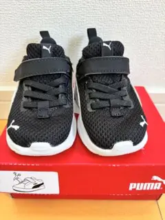 PUMA ブラック/ホワイト スニーカー